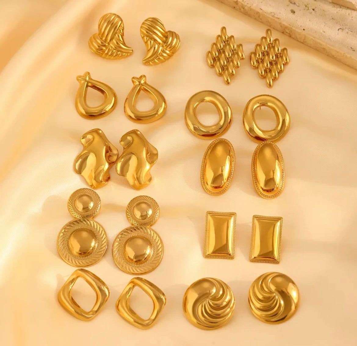 Orecchini a bottone in acciaio inossidabile placcati oro 18K stile geometrico